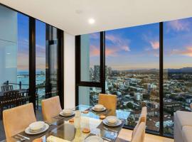 Skyline Showdown - Views, Games & Vibes, huisdiervriendelijk hotel in Gold Coast