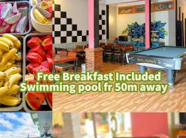 Vang Vieng Freedom Rooftop View Hostel, hotel in Vang Vieng