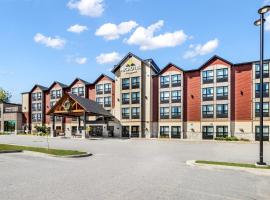 Microtel Inn & Suites by Wyndham Mont Tremblant, hotel with hot tubs in Mont-Tremblant