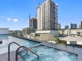Cultural Charm - 2BR Apartment in South Brisbane 20804
