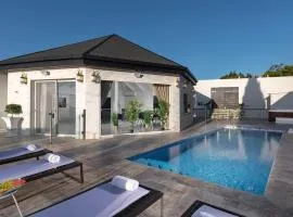 וילה מילגרוס - וילה מהממת עם בריכה פרטית