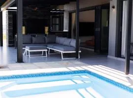 Luxury 4BR Drakensberg Home Private Pool and Braai