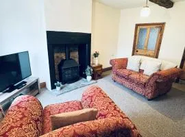 Kirkgate Cottage - 2 Bedrooms - Sleeps 4