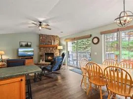 Black Bear Lodge Condo with Kayaks BBQ & Fire Pit
