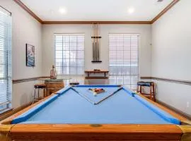 King Suite House with Pool Table & BBQ