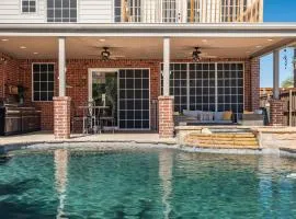 King Suite House with Pool BBQ & Hot Tub