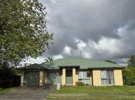 Relaxing 3BR Home by Wattle Downs Reserve