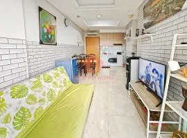 Strategic 2BR Capitol Apt Pool, Gym, Wi-Fi