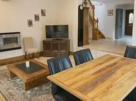 Sleeps 4 - Old Farmhouse - Near Pendle Hill