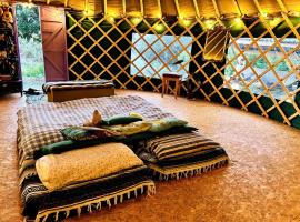 A Magical Cosy Garden Yurt, hotel en Ladyʼs Odell