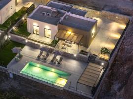 Cretan Ethereal Hideaway with Private Pool, Hotel in Roumelí