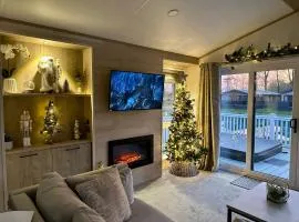 Honey Bee Lodge With Hot Tub