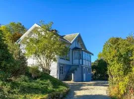 Beautiful Home In Vistdal With Wifi