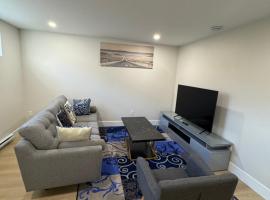 Cozy & Stylish Retreat with Modern Comforts, отель в городе Монктон