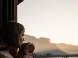 Leuchtenburg am See, beach hotel in Caldaro