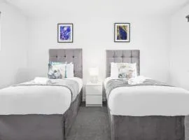 Two Bedrooms Apartment - Parking - Cradley Heath 51C