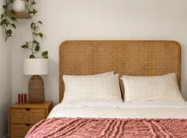 Beautiful Beach Escape 2BR Apartment Free Wi-Fi