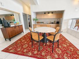 Luxury 3BR Seafront Apartment, Direct Beach Access, Pool, Family-Friendly, hotel v destinaci Port Dickson