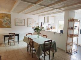 Location maison de ville à 5 minutes du Puy du Fou !, hotel in Chambretaud