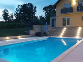Familyway Croatia Family villa with privat Pool near Slavonski Brod, hotel din Bukovlje