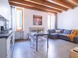 GuestHost - Valeggio sul Mincio Two-Levels Apt X4!