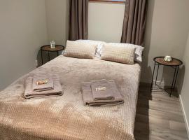 Bright&Cozy 2 Bedroom Apartment 15 min from Tromsø, hotel a Tromsø