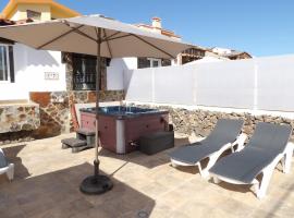 2 Jacuzzis,10 people,Villa,Nearby beach,Terrace, Hotel in Tarajalejo