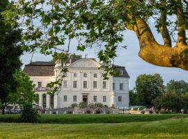 Pałac Popielów w Kurozwękach, Pokój w Pałacu - Popiel, hotel in Staszów