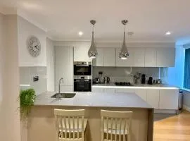 Prime London Stay Chic, Cosy & Sleeps 5