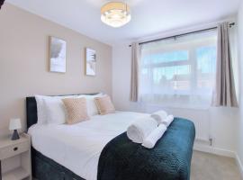 Comfy & Stylish 3 Bed House with Off Street Parking, Netflix and Wi-Fi, hotel di Kempston