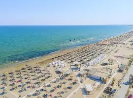 Signature Promenada Beach