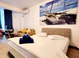 Alezzi Studio Beach Pool & Spa Heated Swimming Pool