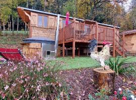 Roulotte Le Coq La Mazille โรงแรมในAnglure-sous-Dun