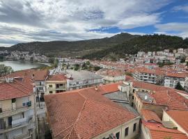 LakeSide Apartment, huisdiervriendelijk hotel in Kastoria