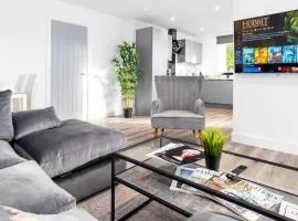 Two Bedroom Apartment - Parking & Balcony - Smethwick 6MC