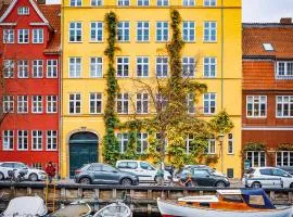 Luxury Canal-Front Apartment by Renowned Interior Designer