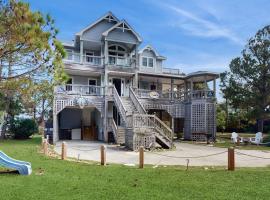 Viesnīca Family Beach Retreat | Pool, Hot Tub, Game Room pilsētā Waves