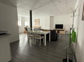 Modernes 1-Zimmer-Apartment im Herzen Oberkochens, hotel in Oberkochen