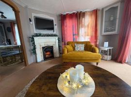 Robins Lodge by the sea，位于Lytchett Minster的木屋