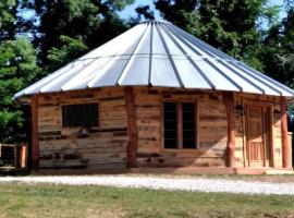 Unique Rustic Yurt Rental for a Peaceful Retreat near Huntington, West Virginia, hotel in Genoa