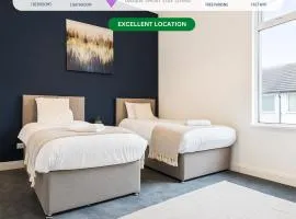 Herschell House - Central Location - Free Parking, Fast Wifi, SmartTV with Netflix - Perfect for Contractors, Families and Groups by Yoko Property