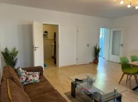 schöne Einliegerwohnung mit Stellplatz