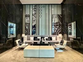 Peaceful Stylish and cozy condo, hotel in Khlong Toei