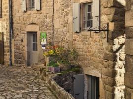 Maison de village ardéchoise Les Ruches, ξενοδοχείο σε Chalencon