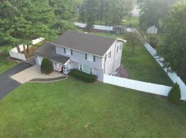 The Hemlock/Hot Tub/Golf/Private Yard, Hotel in Spring Green