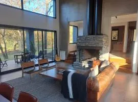 Cerro Elefante Shelter Modern house in nature