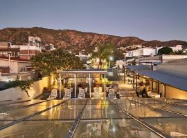 Hotel Linz، فندق في فيلا كارلوس باز