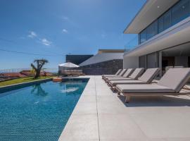 Rada Luxury Villa (Heating Pool Optional), hotel in Ribeira Brava