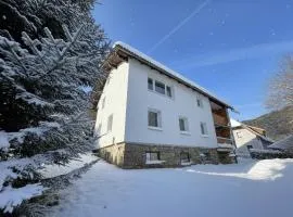 White Pearl Apartment