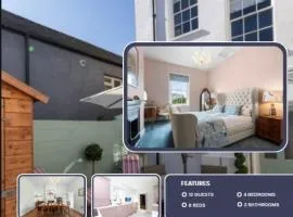 Luxury pair of Georgian apartments, hot tub, sea views, sleeps 12